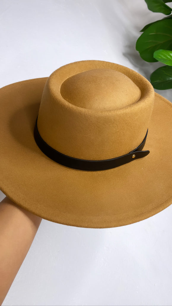 WOOL WITH BAND HAT (CARAMEL)